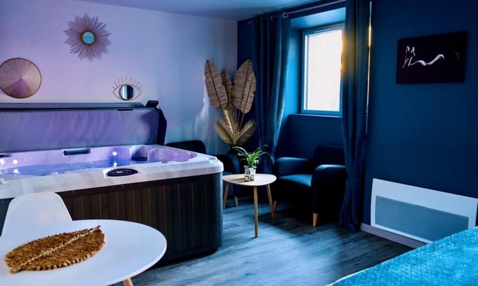 Prinquiau Hotel | L'Evasion chambre LAOS avec Jacuzzi privatif
