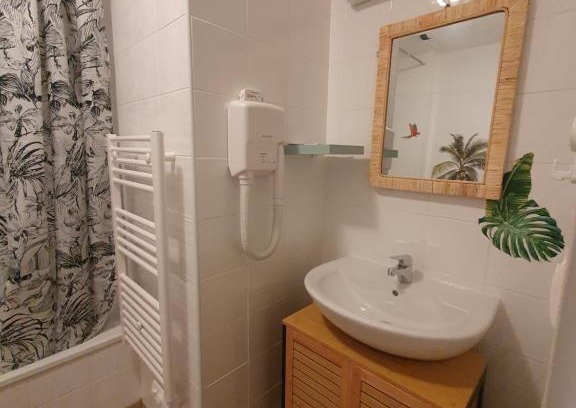 Cuxac-Cabardes Hotel | L EVASION