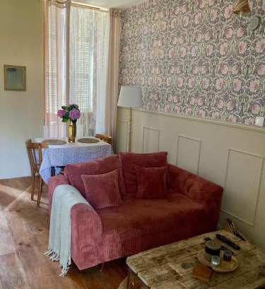 Oloron-Sainte-Marie Apartment | L Henri