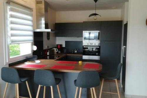 Jonzac Apartment | L Hibiscus