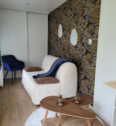 Joncours-Proce House | L'Home Had oro