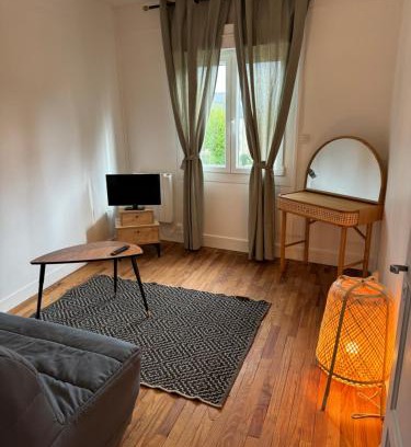 Danvou-la-Ferriere Apartment | L'hydrangea