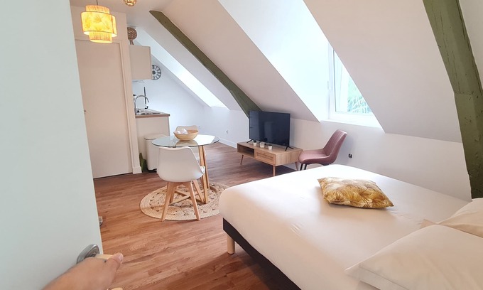 Pontivy Apartment | L'Imperial 9 Studio confort - dernier étage - centre ville