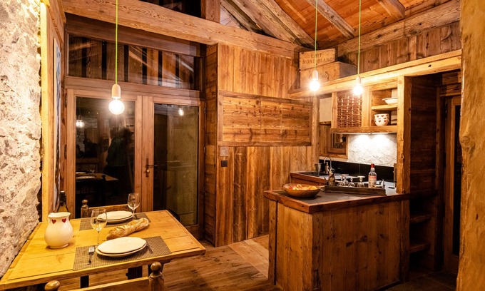 Saint-Gervais-les-Bains Ski Chalet | L'Intime" small mountain chalet