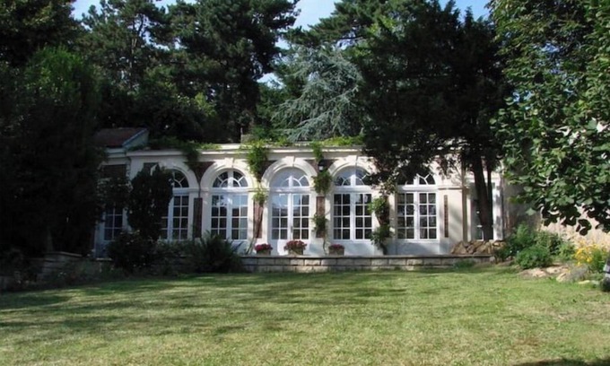 Versailles House | L'Orangerie White Palacio - Fuchsia