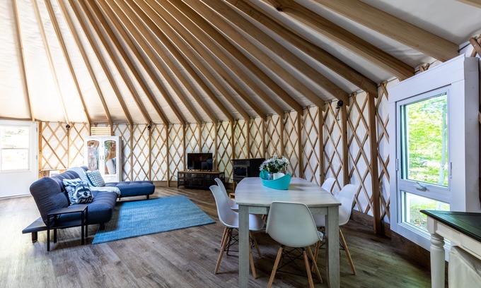 Notre-Dame-du-Laus Ski Chalet | L'Orignal Luxury Yurt