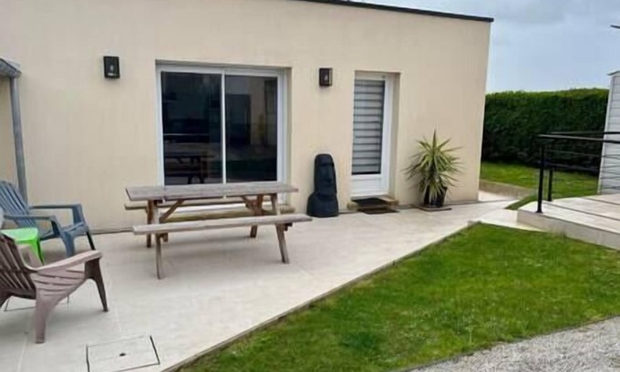 Saint-Come-de-Fresne House | L'Ostréa, house with garden 200m from the sea-wifi