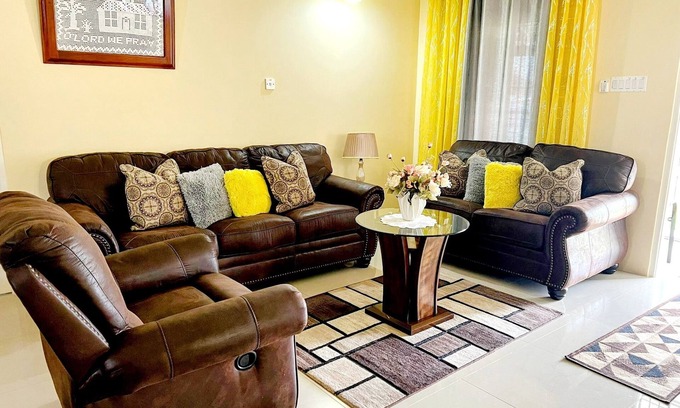 Falmouth House | L&V's Paradise Vacation Home with pool & gym 3