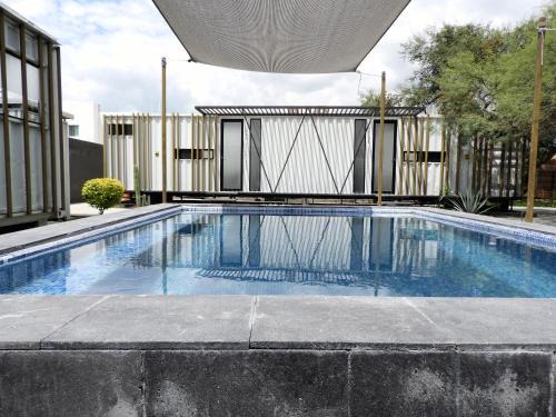Leon Apartment | L W H Hotel & Glamping Container Park