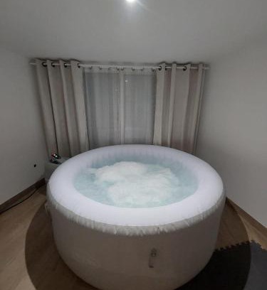 Livry-Gargan Apartment | L08 Jacuzzi 5 Étoile par Villa Dengous