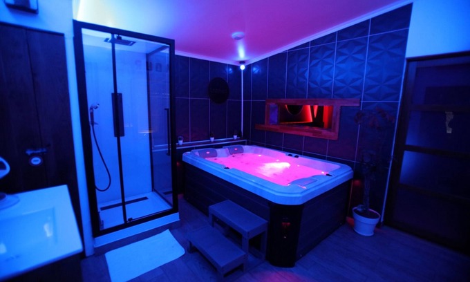 Neuilly-Plaisance House | L1timiste Loveroom