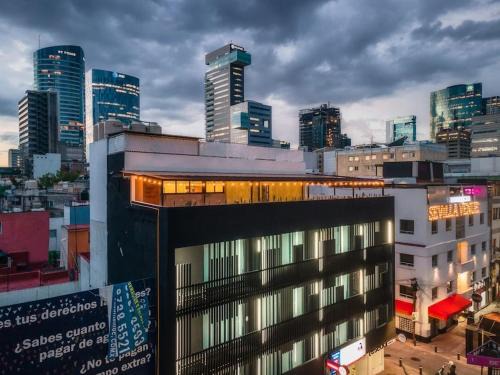 Reforma House | L201 New Apt 1 Bdrm 1 Bath Fits 6 AC Rooftop