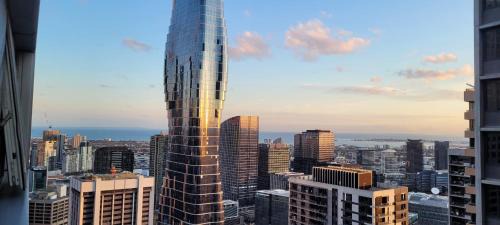 Melbourne Central Business District Apartment | L3908 Cozy Oasis Pool Spa n Sauna