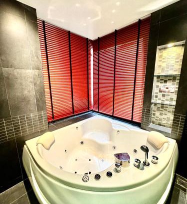 Patong Apartment | L8 Promotion 1 Bedroom Apartment In Bangla Road Patong Beach With Private Jacuzzi & Roof Top Pool