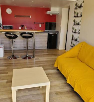 Saintes Apartment | La bastille 4