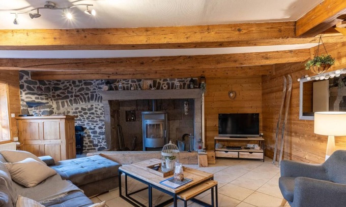Besse-en-Chandesse House | La belle étape - BESSE AND SAINT ANASTAISE