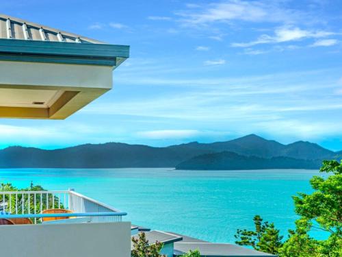 Hamilton Island Villa | La Bella Waters 3 - Oceanview's, Pool, Buggy and Transfers