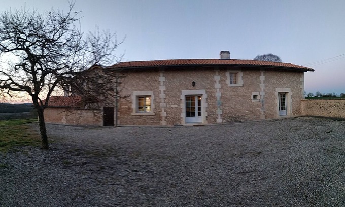 Chalais House | "La Belle Etoile" is a charming typical french cottage in a peacefull setting