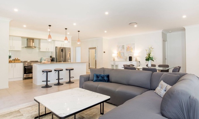 Sanctuary Point House | La Belle Vie - 1 Min Walk to Basin Walking Track