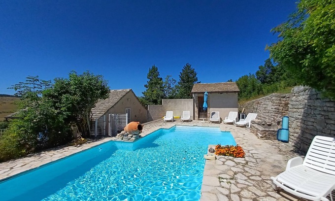Hures-la-Parade Cottage | La Bergerie, Gîte de France 4 épis, private heated pool.