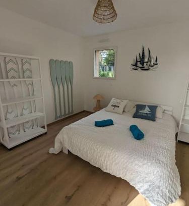 Perros-Guirec House | La Bernique blanche de Perros vue mer 4 personnes