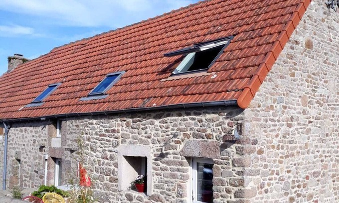 Fermanville House | La Bicyclette Bleue : Au Calme, Dans un Village Typique au Départ de Randonnée
