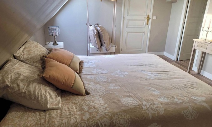 Blicourt Bed & Breakfast | La Bohème: Chambre D'hôtes Dans un Endroit Calme et Reposant