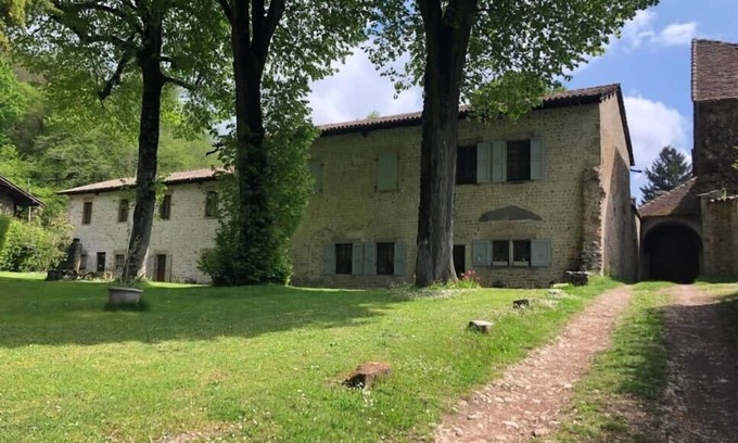 Le Pin House | LA CHARTREUSE DE LA SYLVE BÉNITE, family home