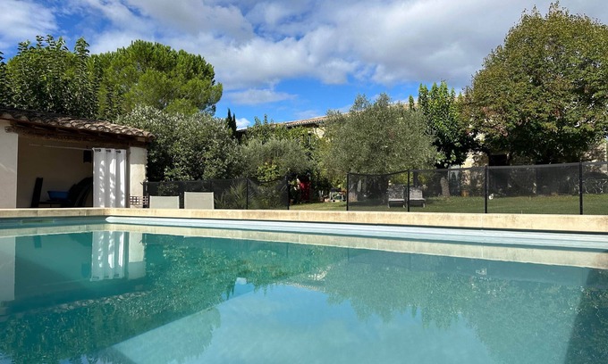 Saint-Hilaire-de-Brethmas Apartment | La cave, shared pool