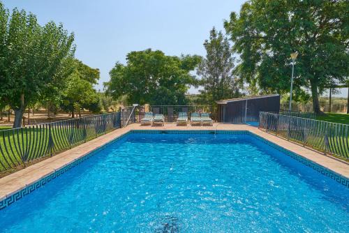 La Carlota House | La Cabaña piscina y jardín