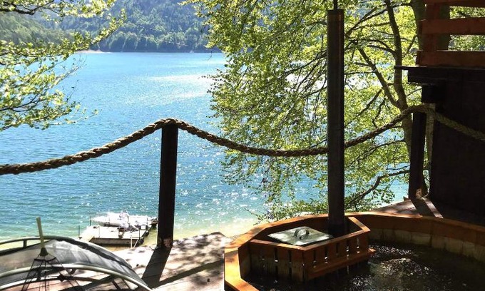 Oestii Paminteni Ski Chalet | La Cabană By the Lake