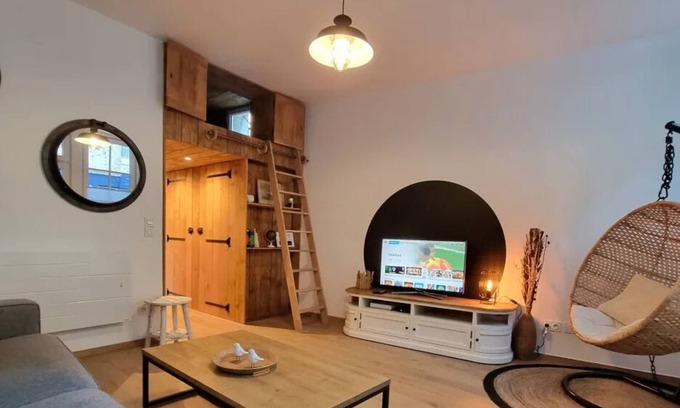 Honfleur Apartment | La Cabane de Champlain | Terrace | City Center | 2 Guests