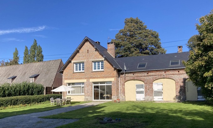 Pleine-Seve Apartment | La Camuche, calm, comfort and green surroundings