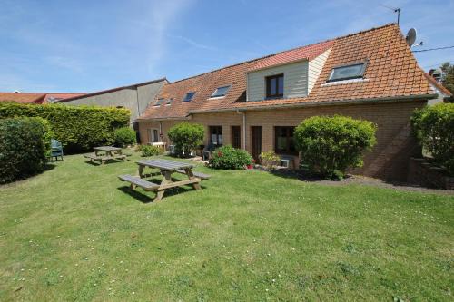 Escalles House | La Capelette