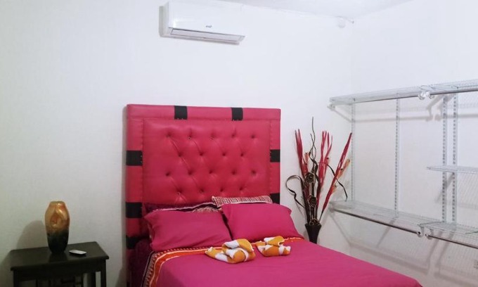 Spanish Town Apartment | La Caridad Hostal Jamaica