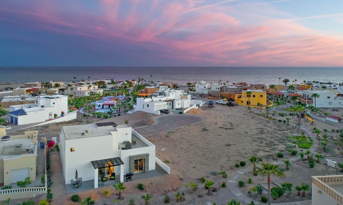 Bella Vista House | La Casa De Pope Luxury in Rocky Point Sandy Beach