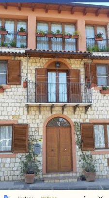 Santa Caterina Villarmosa Bed & Breakfast | La Casa In Pietra