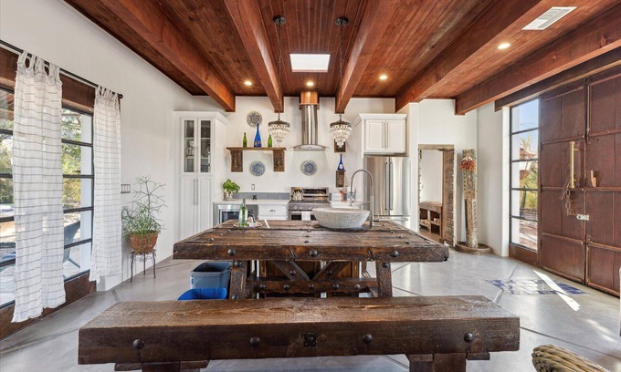 El G.H.E.K.O. House | " La Casa Que Canta" The house that sings.