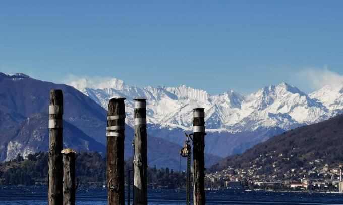 Laveno Apartment | La casa sul porto: Inverna, vacation apartment in Laveno, 2 steps from the lake