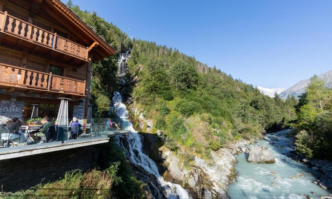 La Salle House | La Cascata Chambres d'hôtes