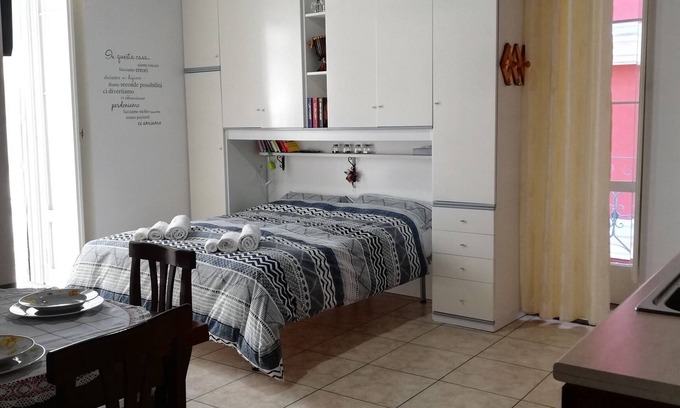 Barletta Apartment | "La Casetta di Carmen" studio apartment in the historic center and 300m from the sea