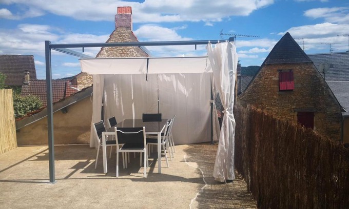 Montignac House | La Casita