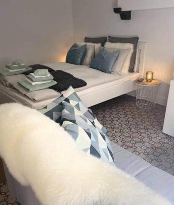 Saint-Laurent Apartment | La cave de Nana