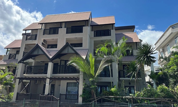 Wolmar Apartment | La Caz La Plaz - 2 bedroom seafront apartment Flic en Flac, Mauritius