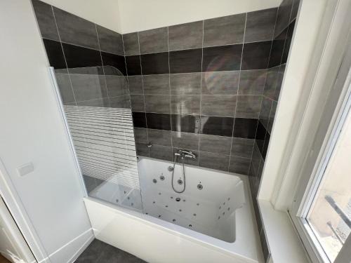 Lievin Apartment | La Chambre Balneo - 2P centre-ville