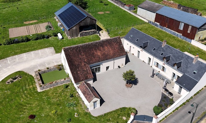 Territoires Vendomois House | LA CHAMBRISIENNE: Country houses with year-round heated pool.