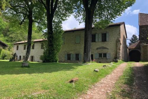 Le Pin House | LA CHARTREUSE DE LA SYLVE BÉNITE family home