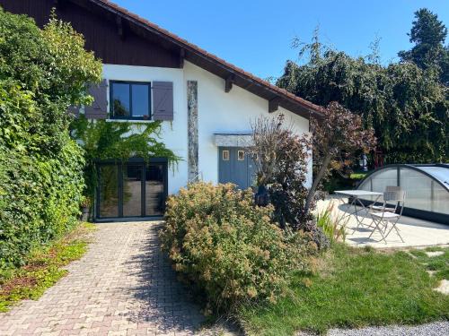 Saint-Paul-en-Chablais House | La chaumière aux fleurs