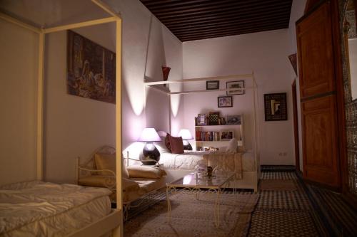 Zekkak Er Roumane House | La Cheminée Bleue Fes