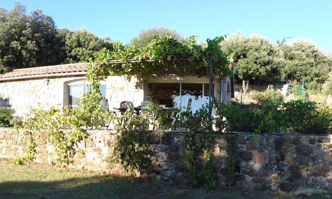 Saint-Pierre-Saint-Jean House | "La cigale et les fourmis" pretty bungalow, sleeps 2, private pool